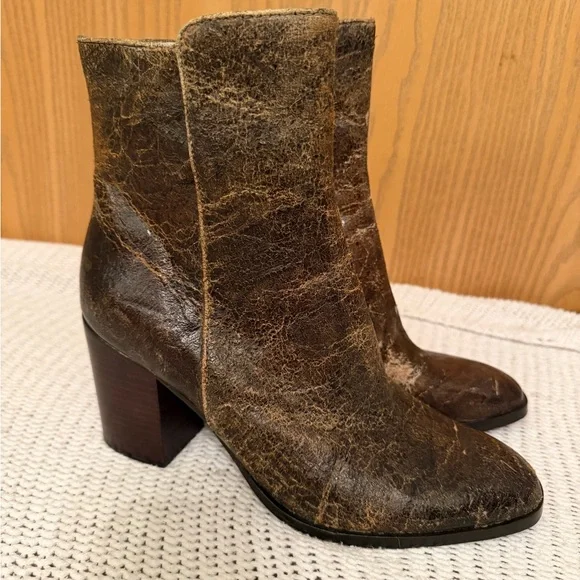 DONALD J. PLINER Vintage Distressed Cracked Calf Brown Ankle Boots Women’s 8.5 - Picture 4 of 9